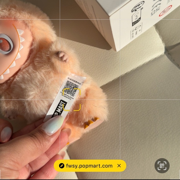 THE MONSTERS Big into Energy Series - Vinyl Plush Pendant HAPPINESS - Picture 4 of 7